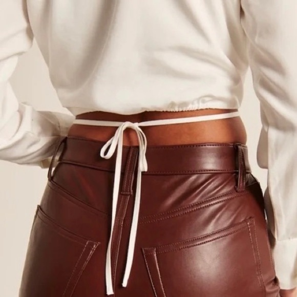 NEW A&F Long Sleeve Tailored Cropped Wrap Top in White M - Picture 2 of 8